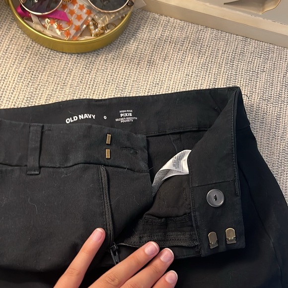 Old Navy High Rise Pixie Cut Business Casual pants - Picture 3 of 4